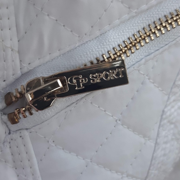 Quilted White Fur Trim Jacket Gold Hardware Large - Picture 6 of 8